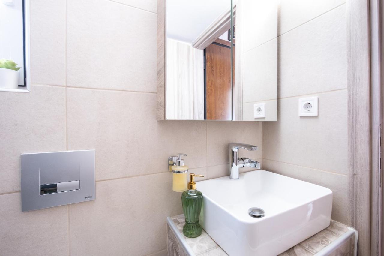 Family Apartment Near Port Пирея Екстериор снимка