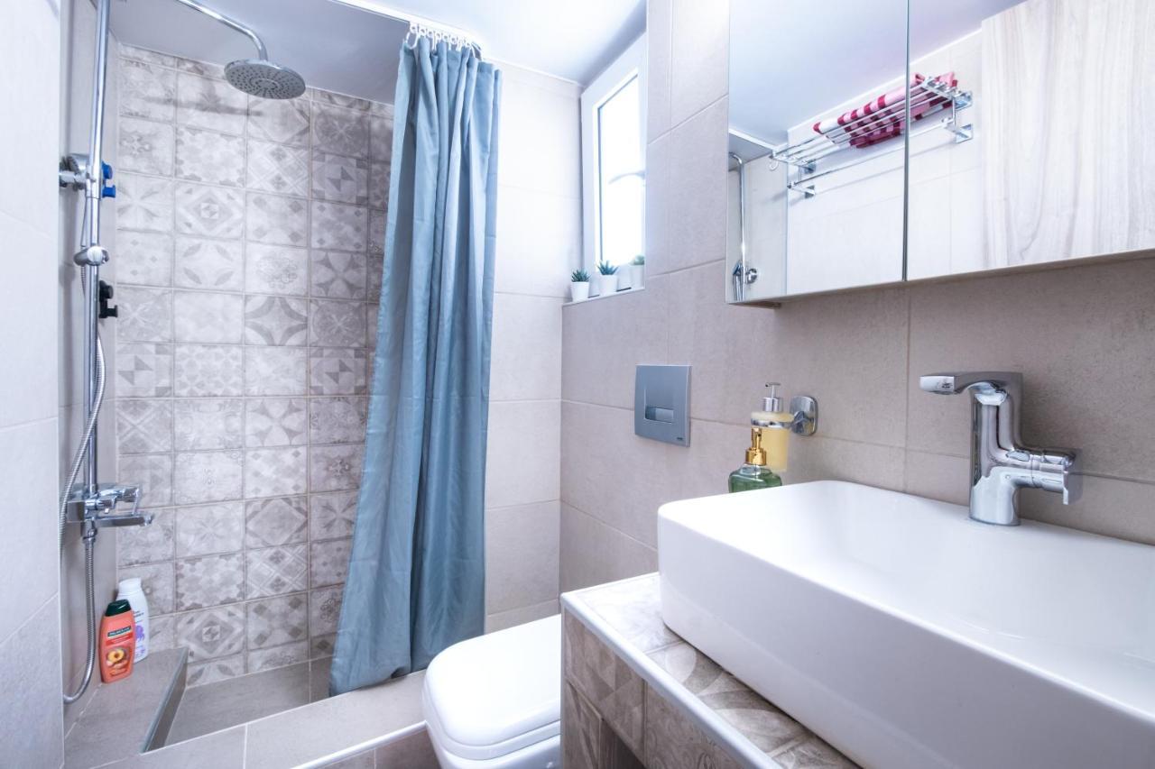 Family Apartment Near Port Пирея Екстериор снимка