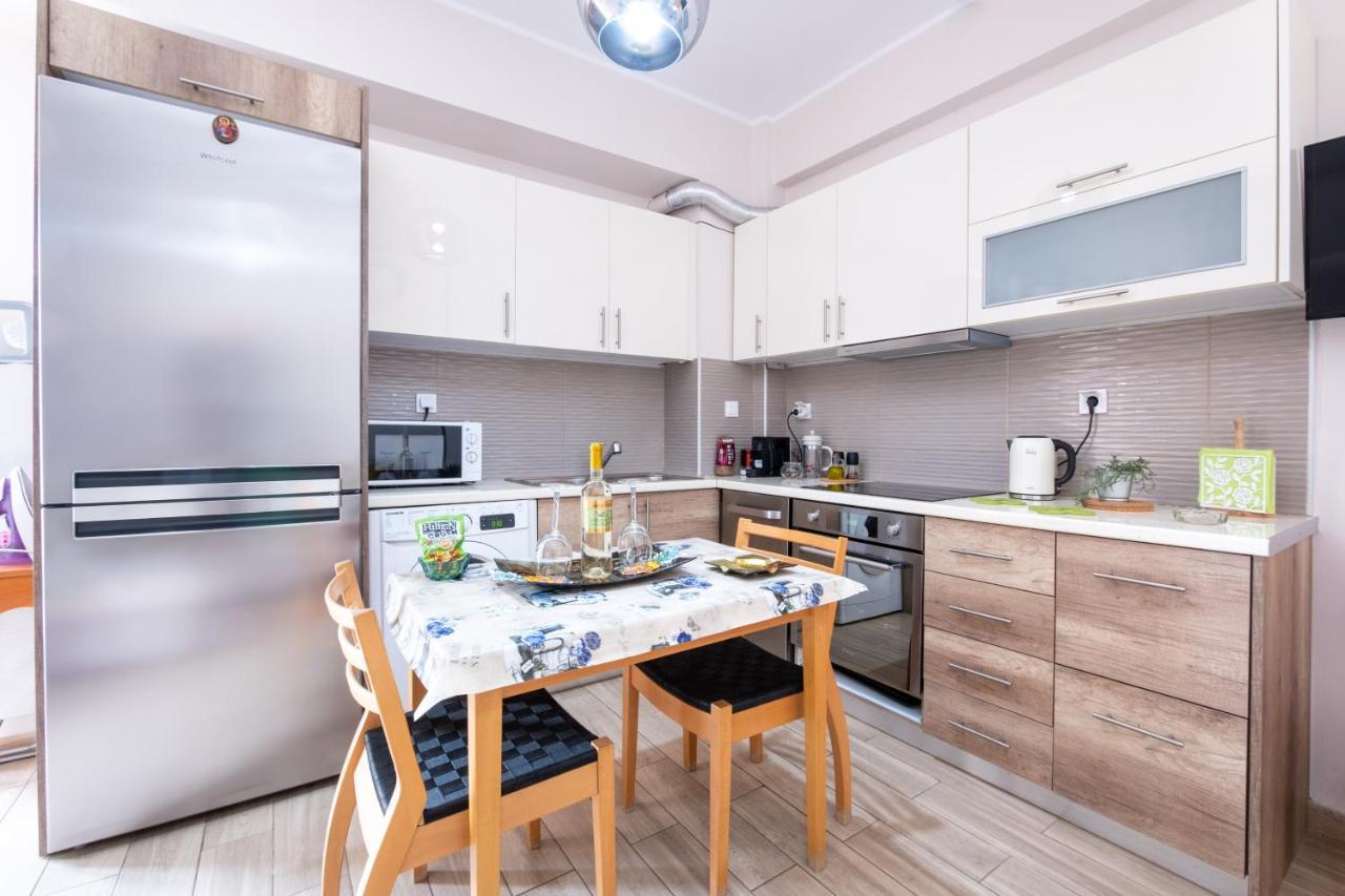 Family Apartment Near Port Пирея Екстериор снимка