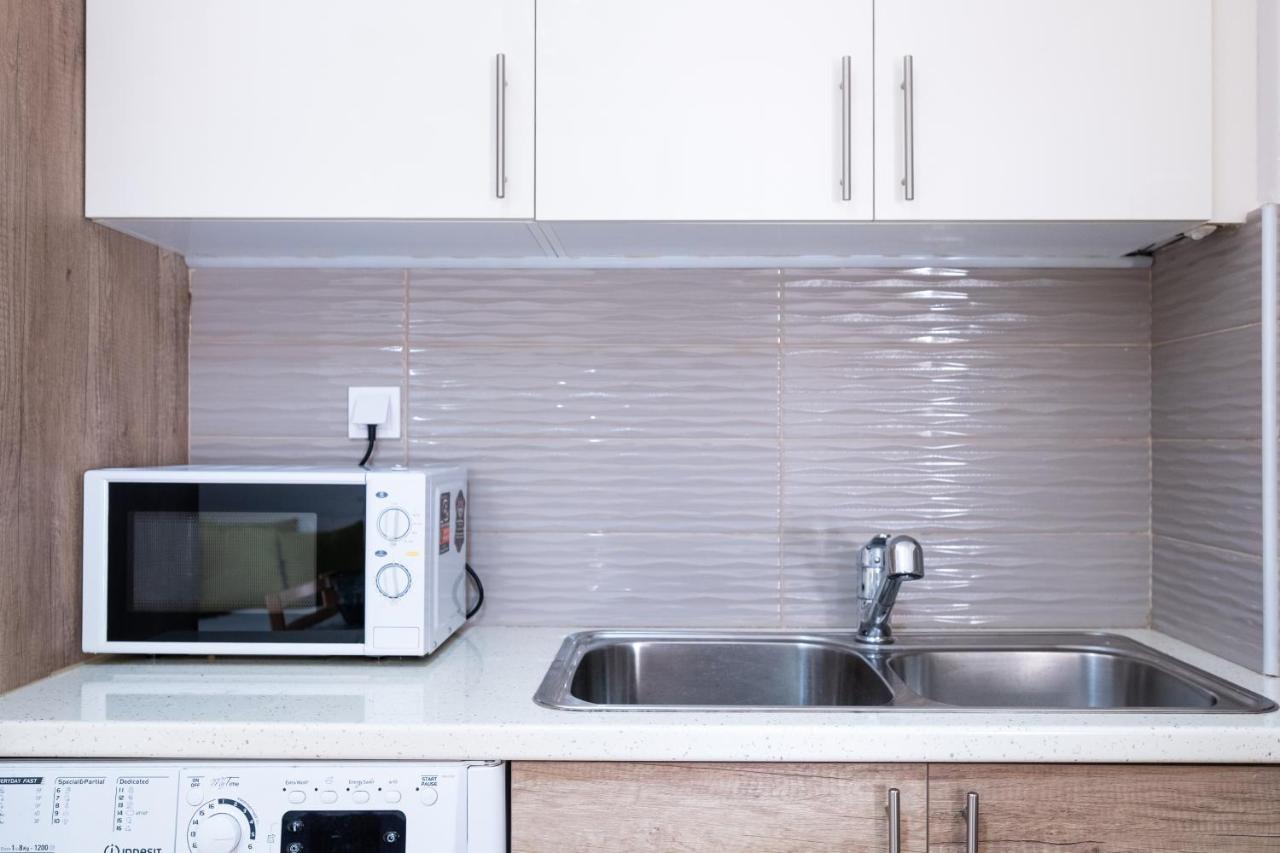 Family Apartment Near Port Пирея Екстериор снимка