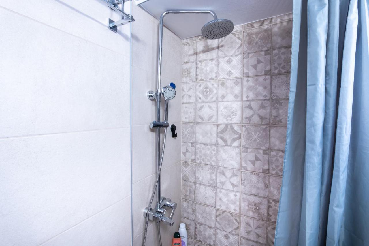 Family Apartment Near Port Пирея Екстериор снимка